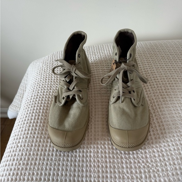 Palladium Hi Tops - Picture 5 of 10